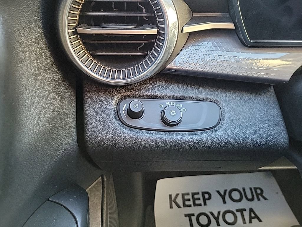 Used 2024 Chevrolet Trax ACTIV w/ Sunroof Package image 31