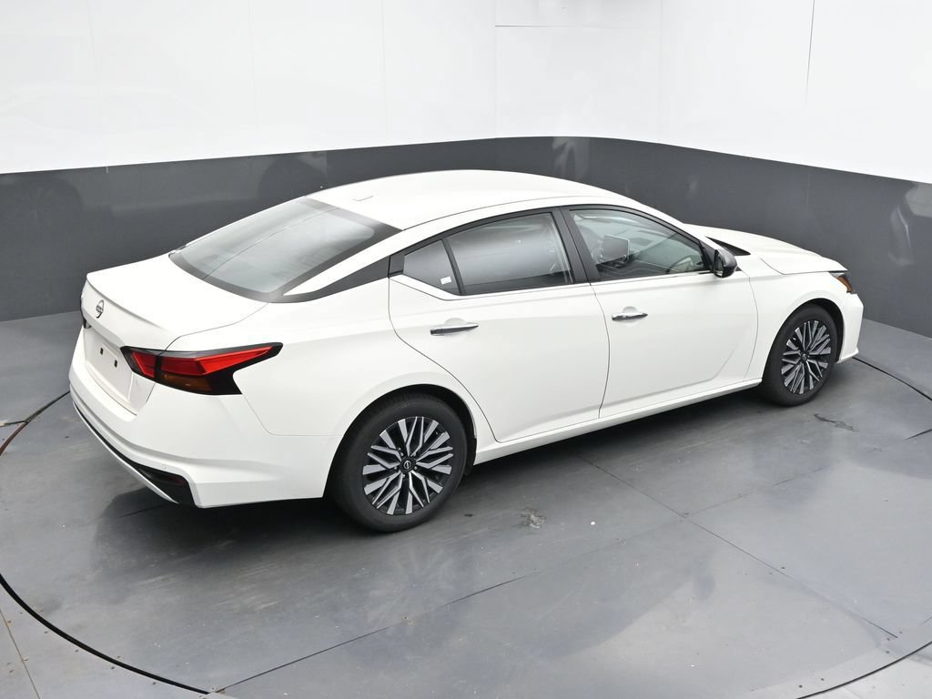 Used 2025 Nissan Altima 2.5 SV FWD image 35