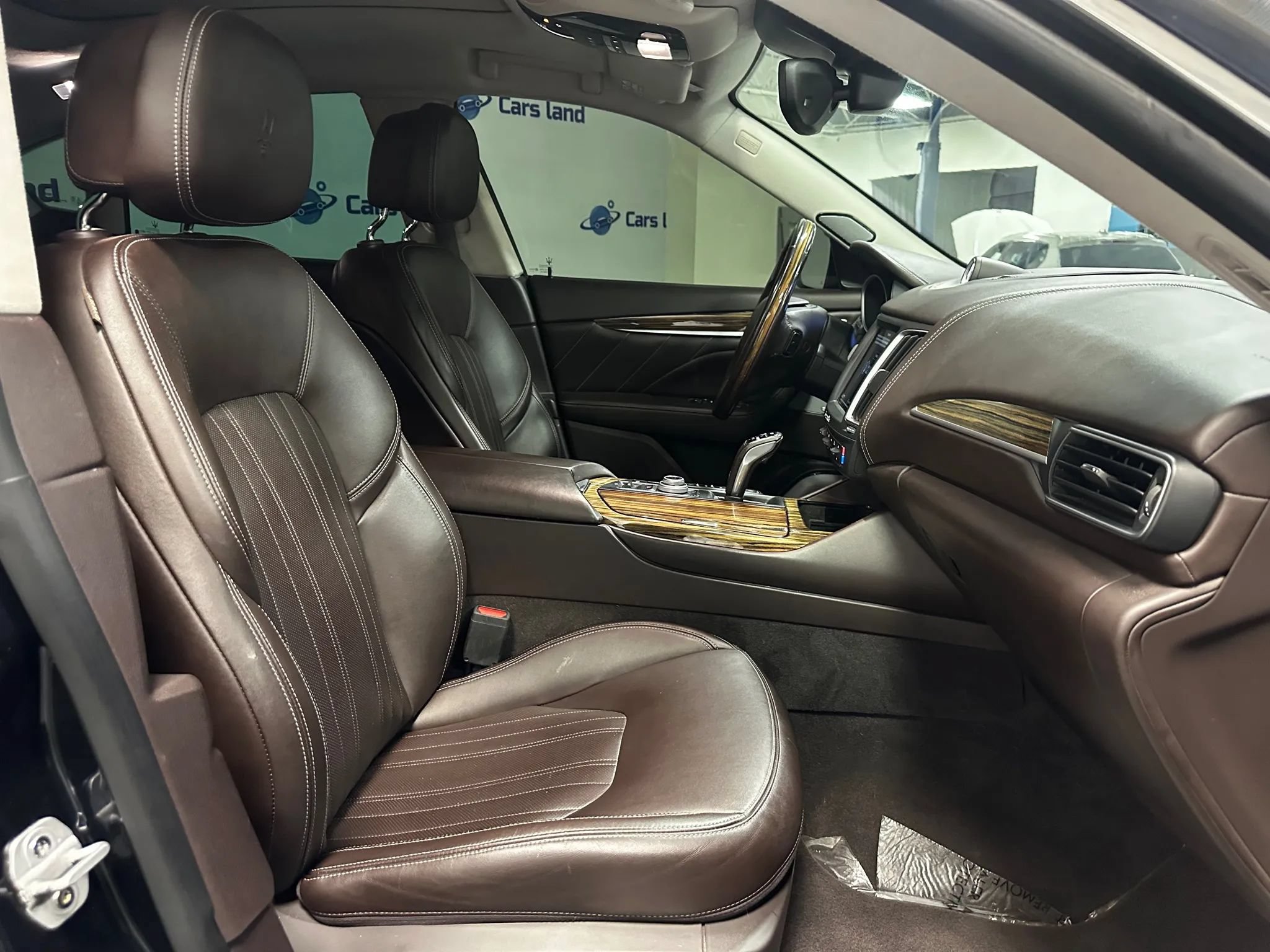 Used 2019 Maserati Levante GranLusso AWD/4WD image 25