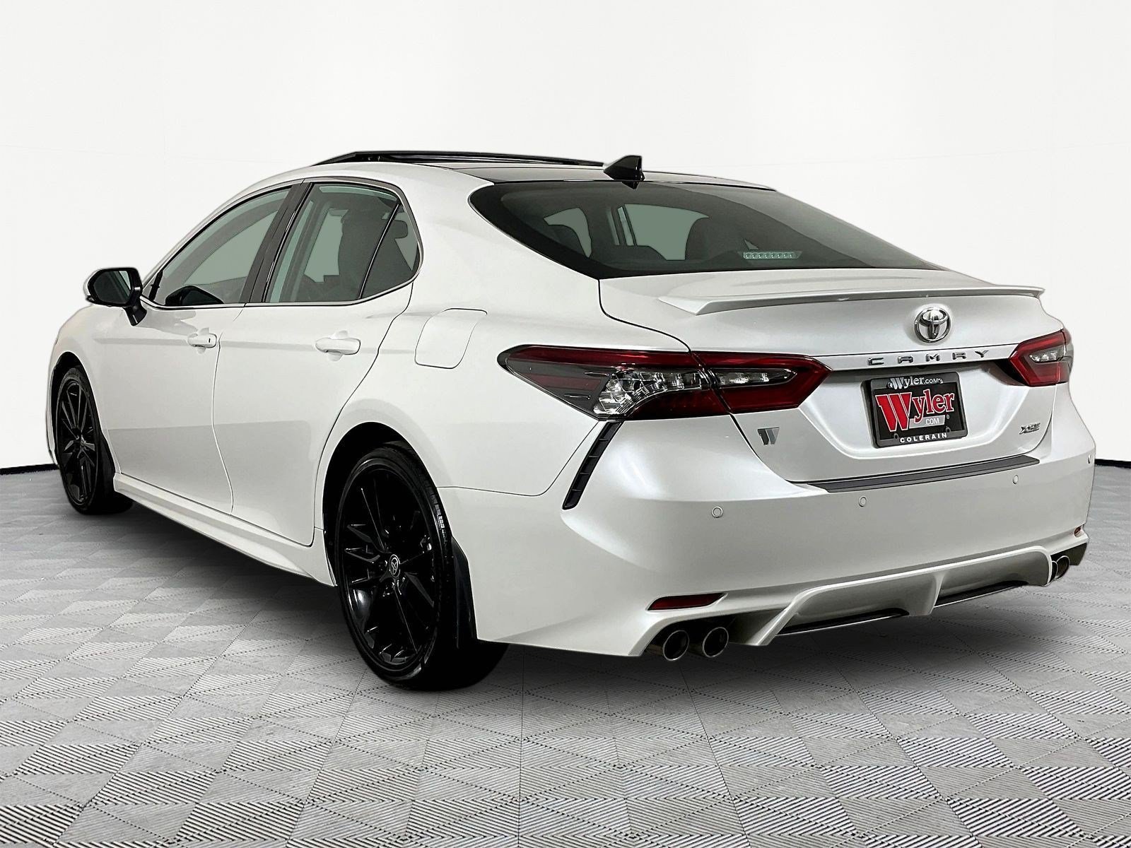 Used 2024 Toyota Camry XSE w/ Navigation Package FWD image 4