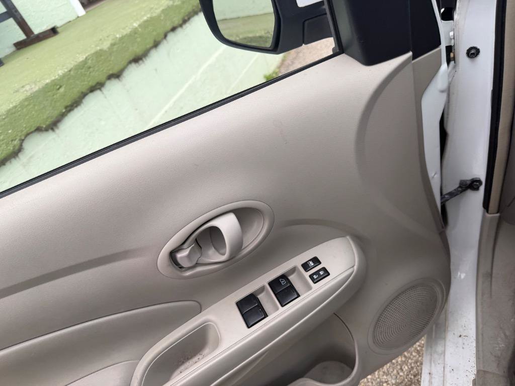 Used 2012 Nissan Versa SV FWD image 13
