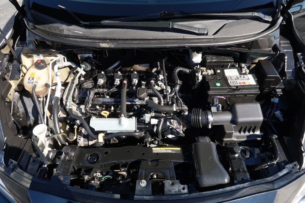 Used 2020 Nissan Versa SR image 12