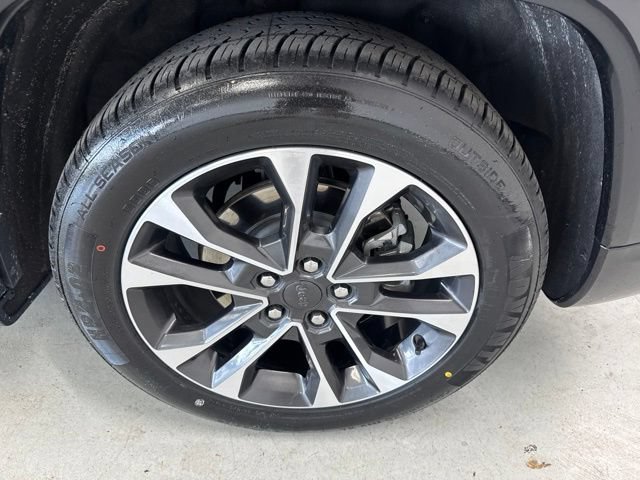 Used 2023 Jeep Grand Cherokee Overland AWD/4WD image 9