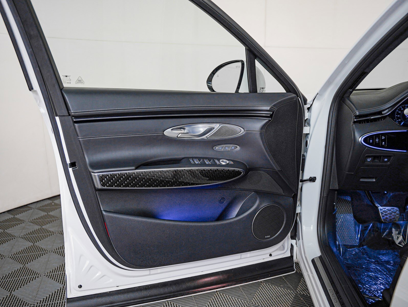 Used 2022 Genesis GV70 3.5T Sport w/ Sport Prestige Package image 25