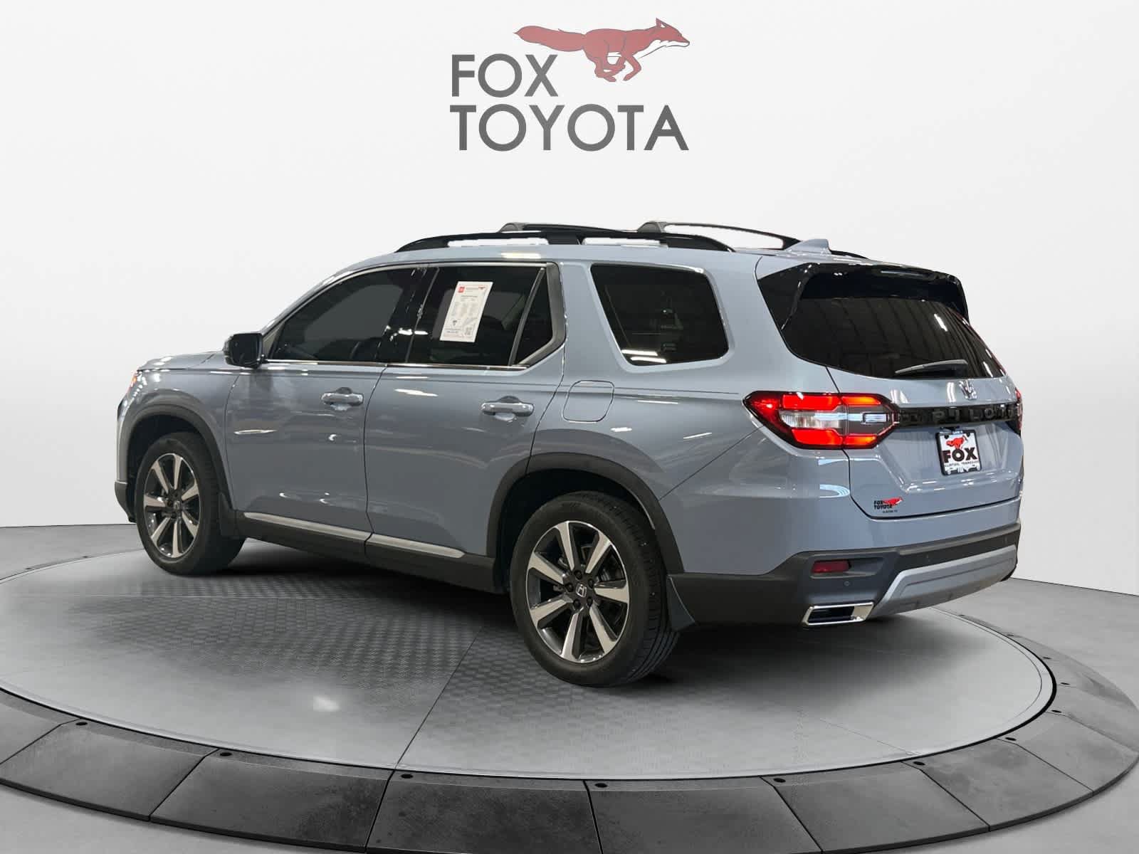 Used 2024 Honda Pilot Touring image 4