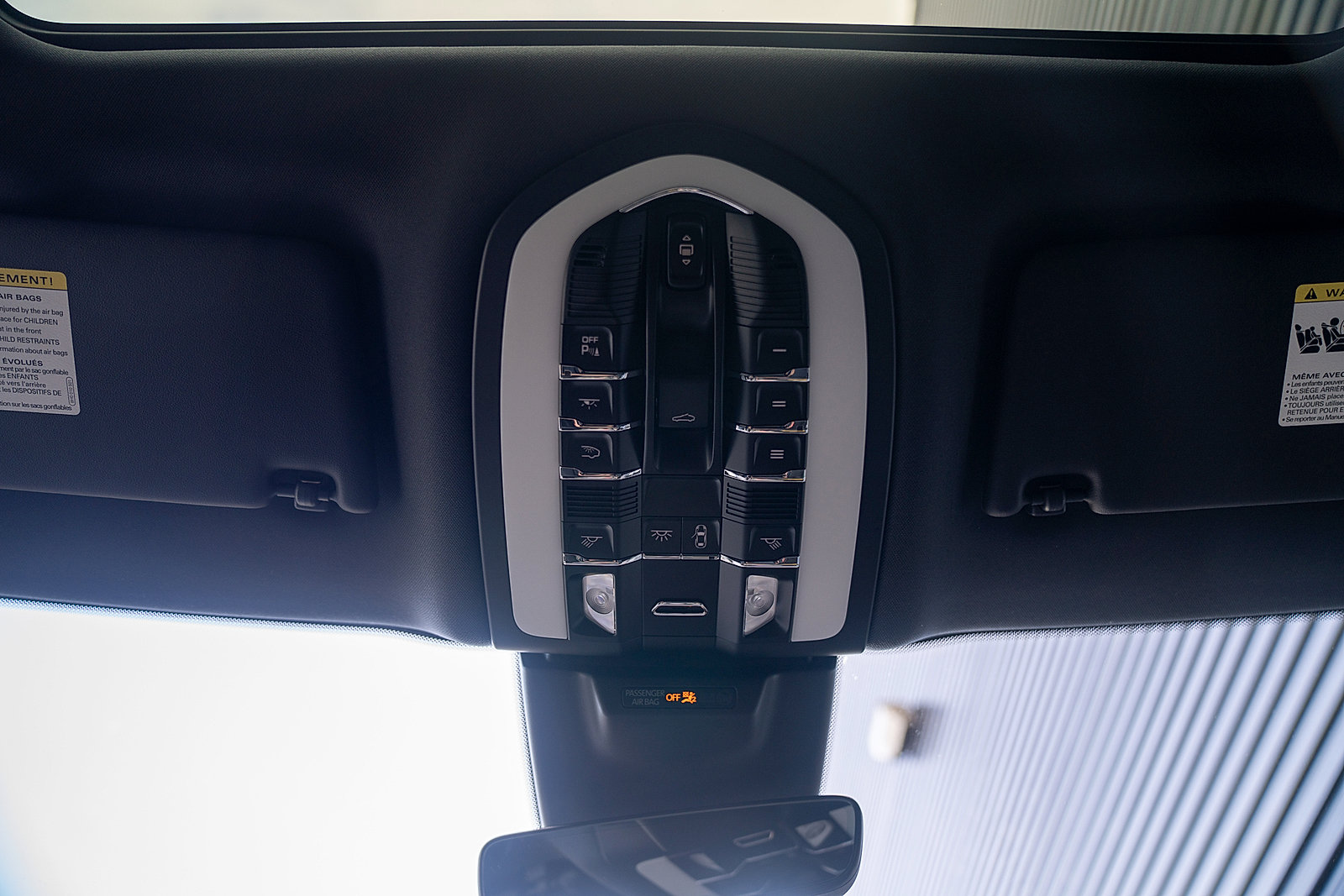 Certified 2025 Porsche Macan AWD/4WD image 10