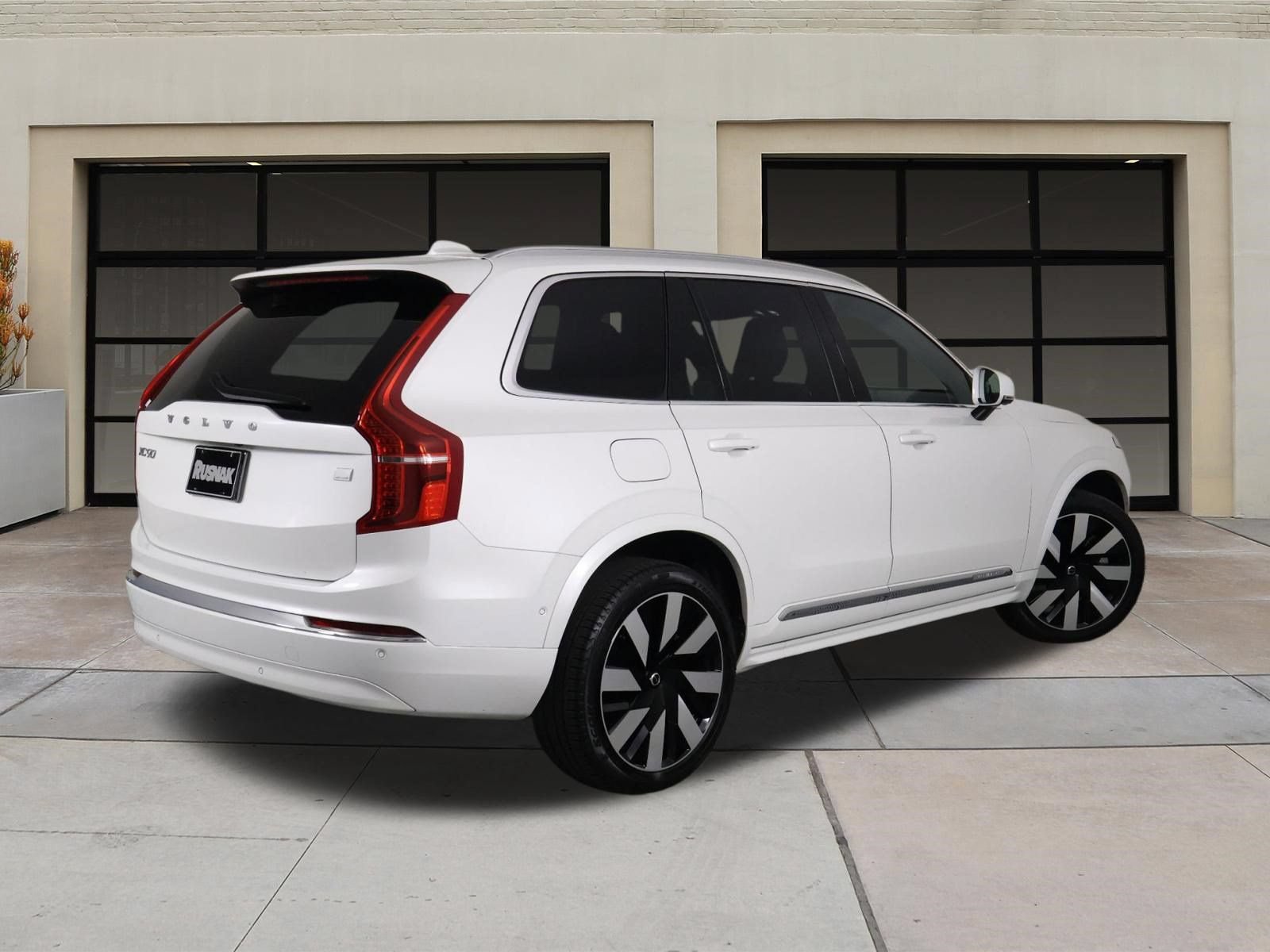 Certified 2023 Volvo XC90 T8 Ultimate AWD/4WD image 4