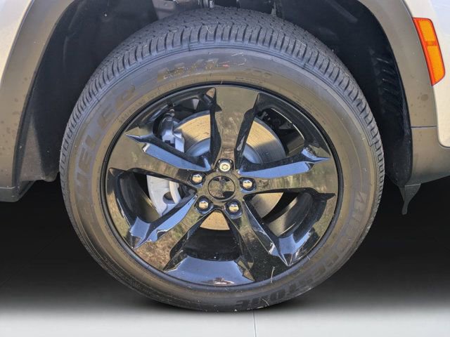 New 2025 Jeep Grand Cherokee Altitude image 9