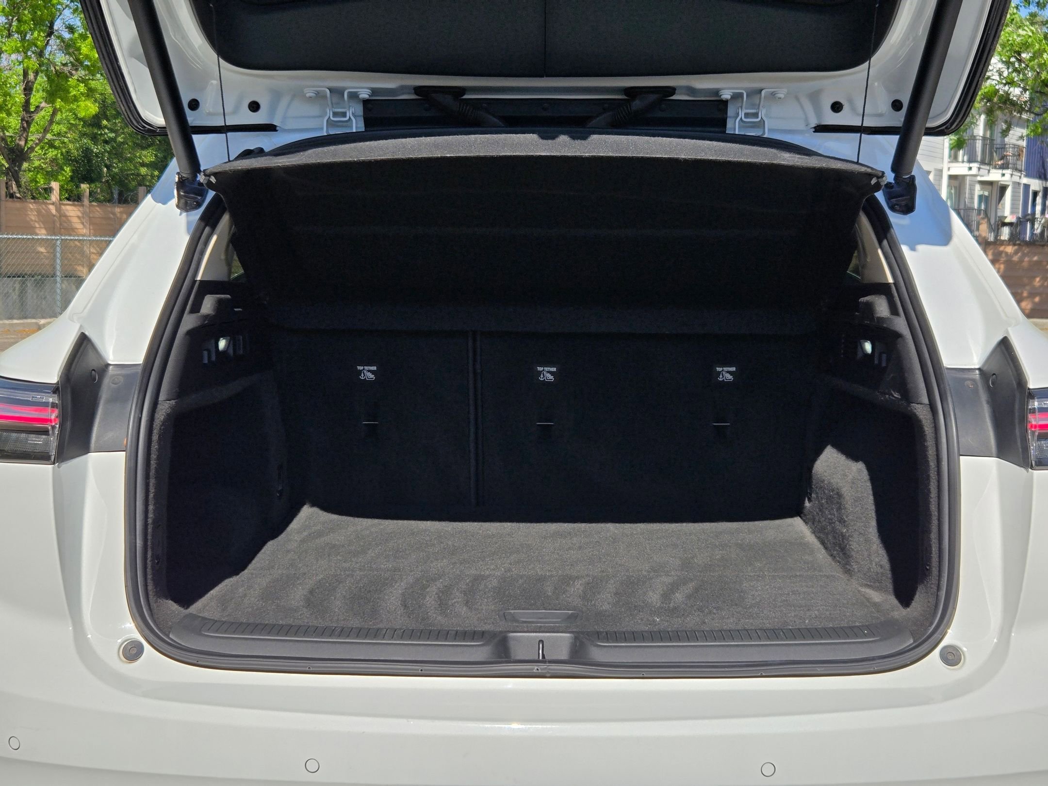 Used 2022 Buick Envision Avenir w/ Technology Package II image 25