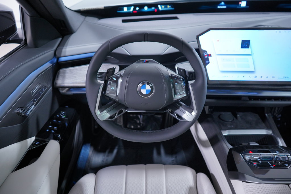 New 2027 BMW 740i w/ Executive Package RWD image 10