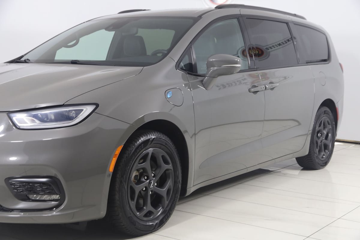 Used 2021 Chrysler Pacifica Touring-L w/ S Appearance Package FWD image 55
