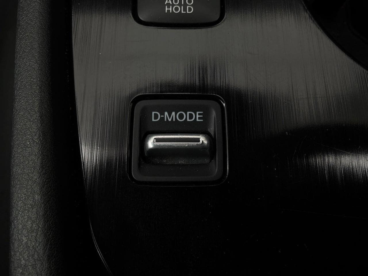 Used 2025 Nissan Rogue SV FWD image 25