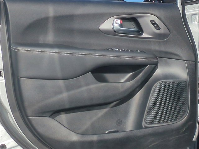 New 2026 Chrysler Pacifica Select image 30