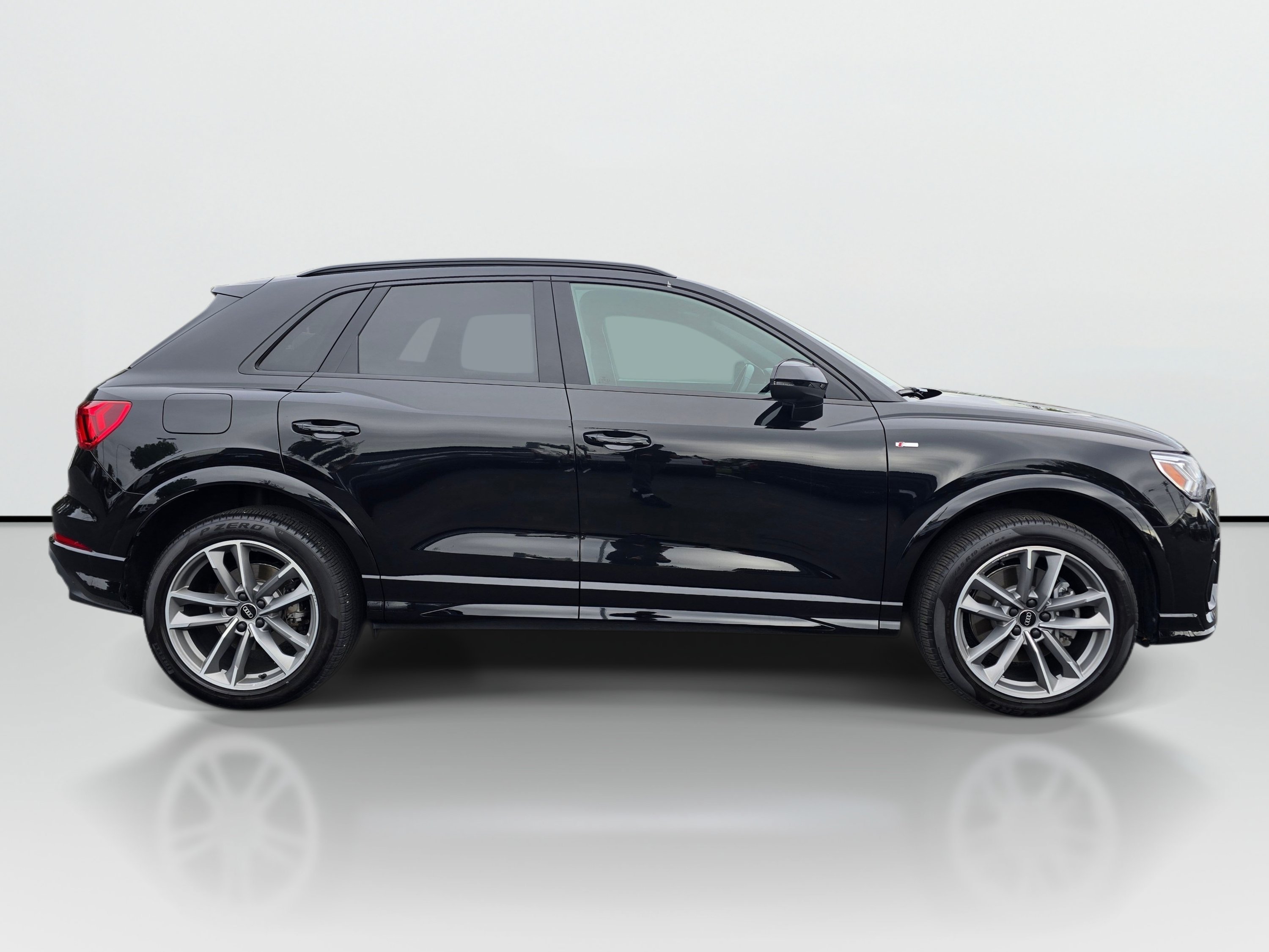 Used 2023 Audi Q3 2.0T Premium Plus w/ Premium Plus Package AWD/4WD image 6