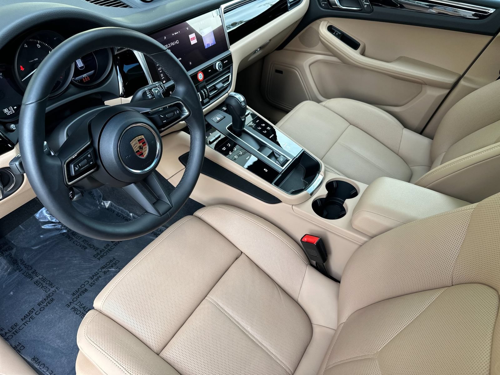 Certified 2026 Porsche Macan AWD/4WD image 4