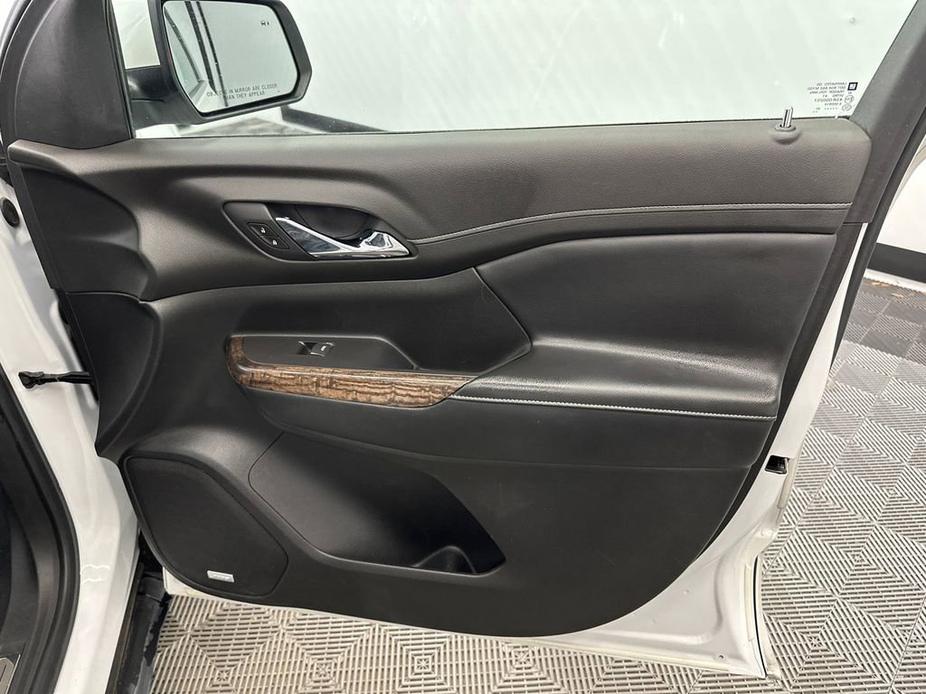 Used 2020 GMC Acadia Denali w/ Technology Package FWD image 16