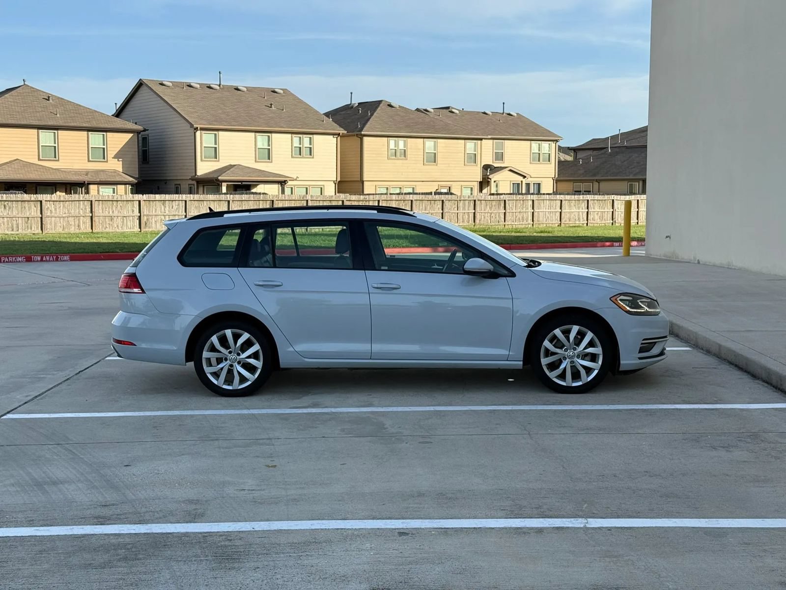 Used 2019 Volkswagen Golf SE FWD image 8