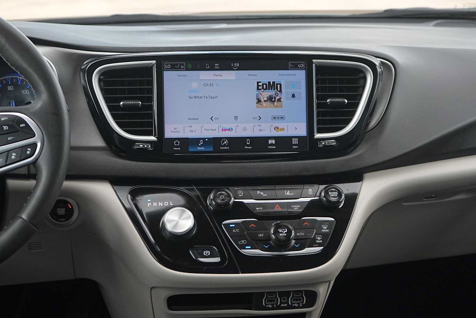 Used 2024 Chrysler Pacifica Touring-L FWD image 19