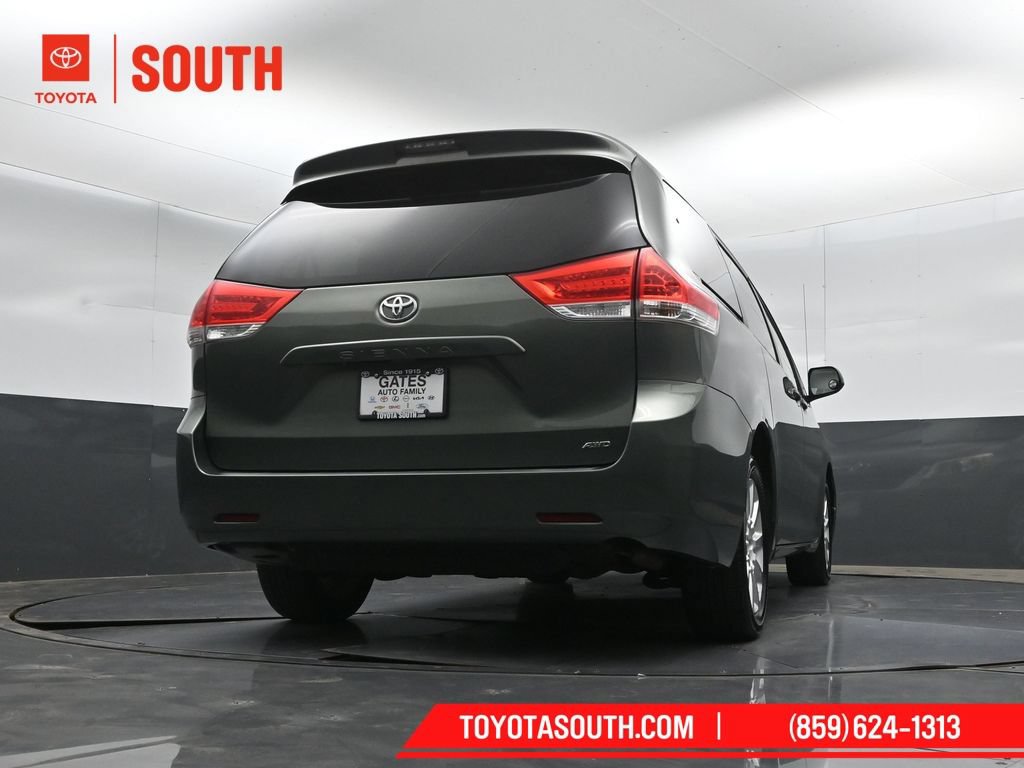 Used 2014 Toyota Sienna LE AWD/4WD image 32