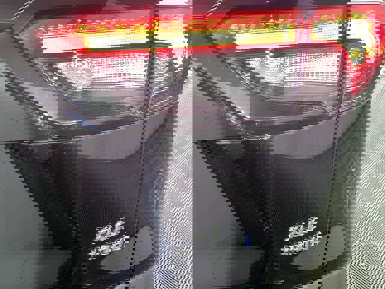 Used 2022 Toyota RAV4 XLE Premium image 12