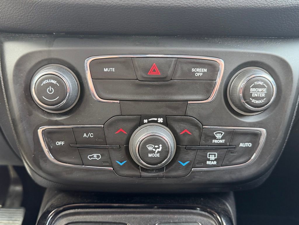 Used 2020 Jeep Compass Limited image 28