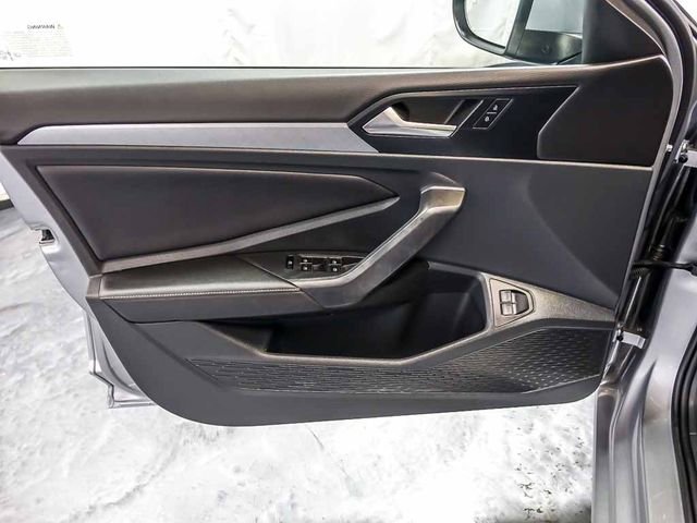 Used 2024 Volkswagen Jetta SE FWD image 25