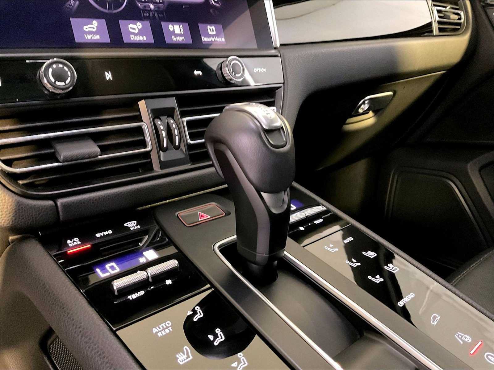 Certified 2023 Porsche Macan AWD/4WD image 17