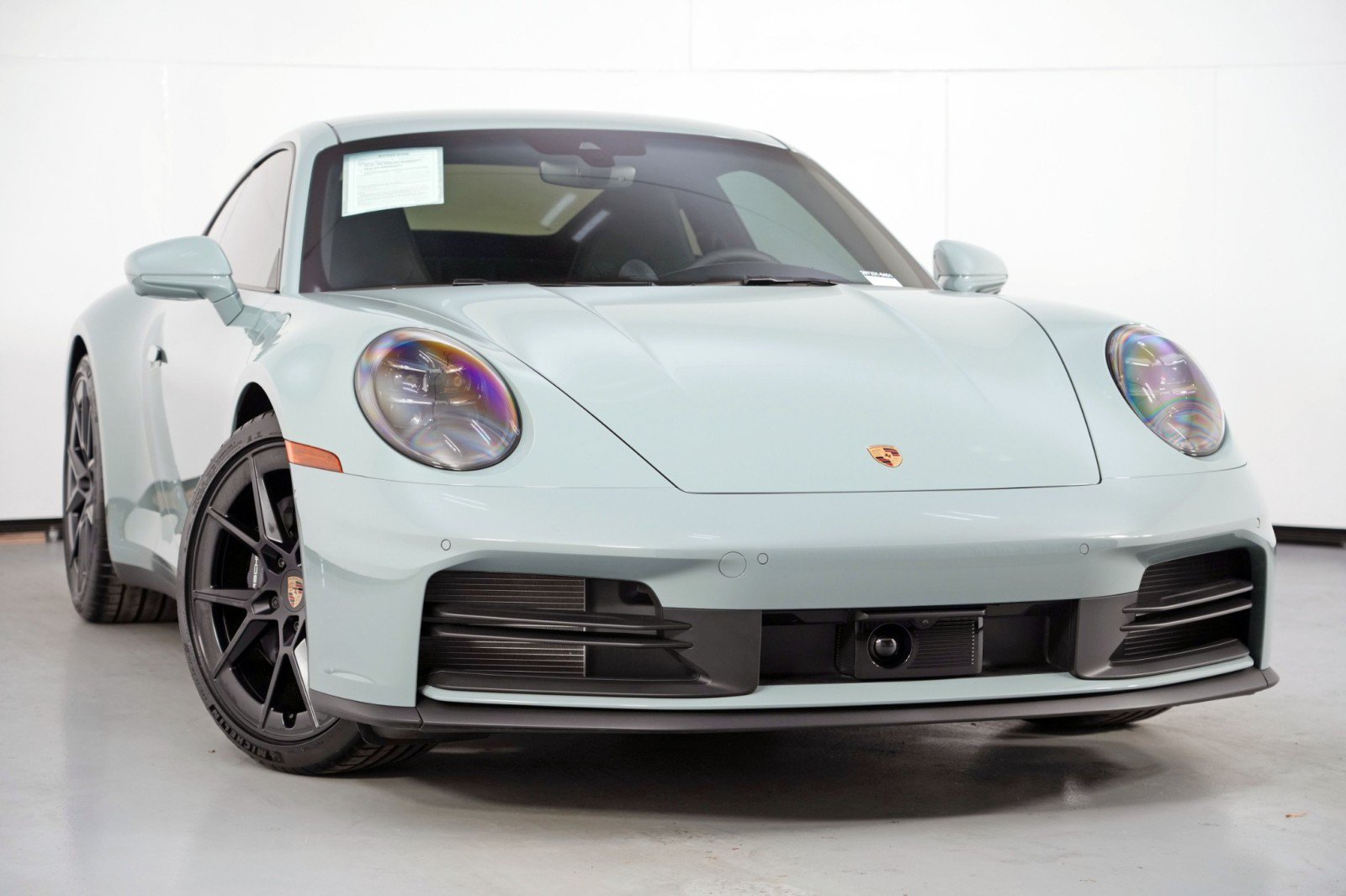 Used 2025 Porsche 911 Carrera RWD image 4