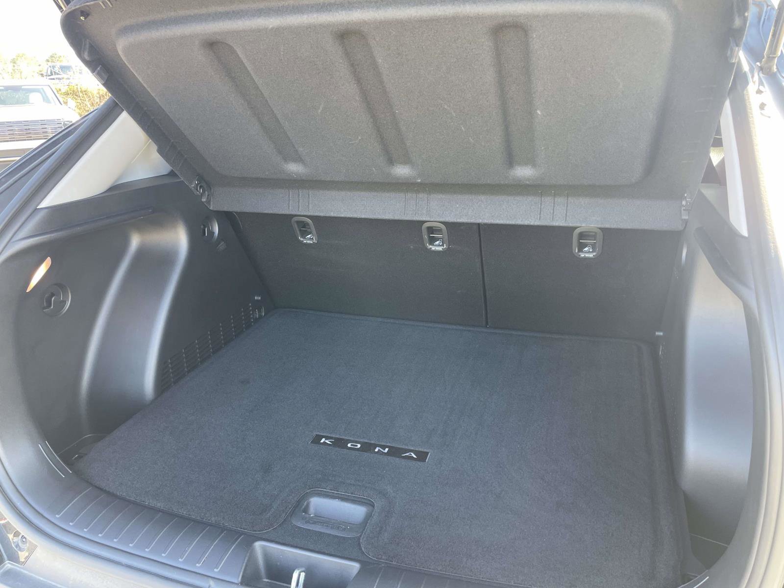 Certified 2025 Hyundai Kona SEL image 8