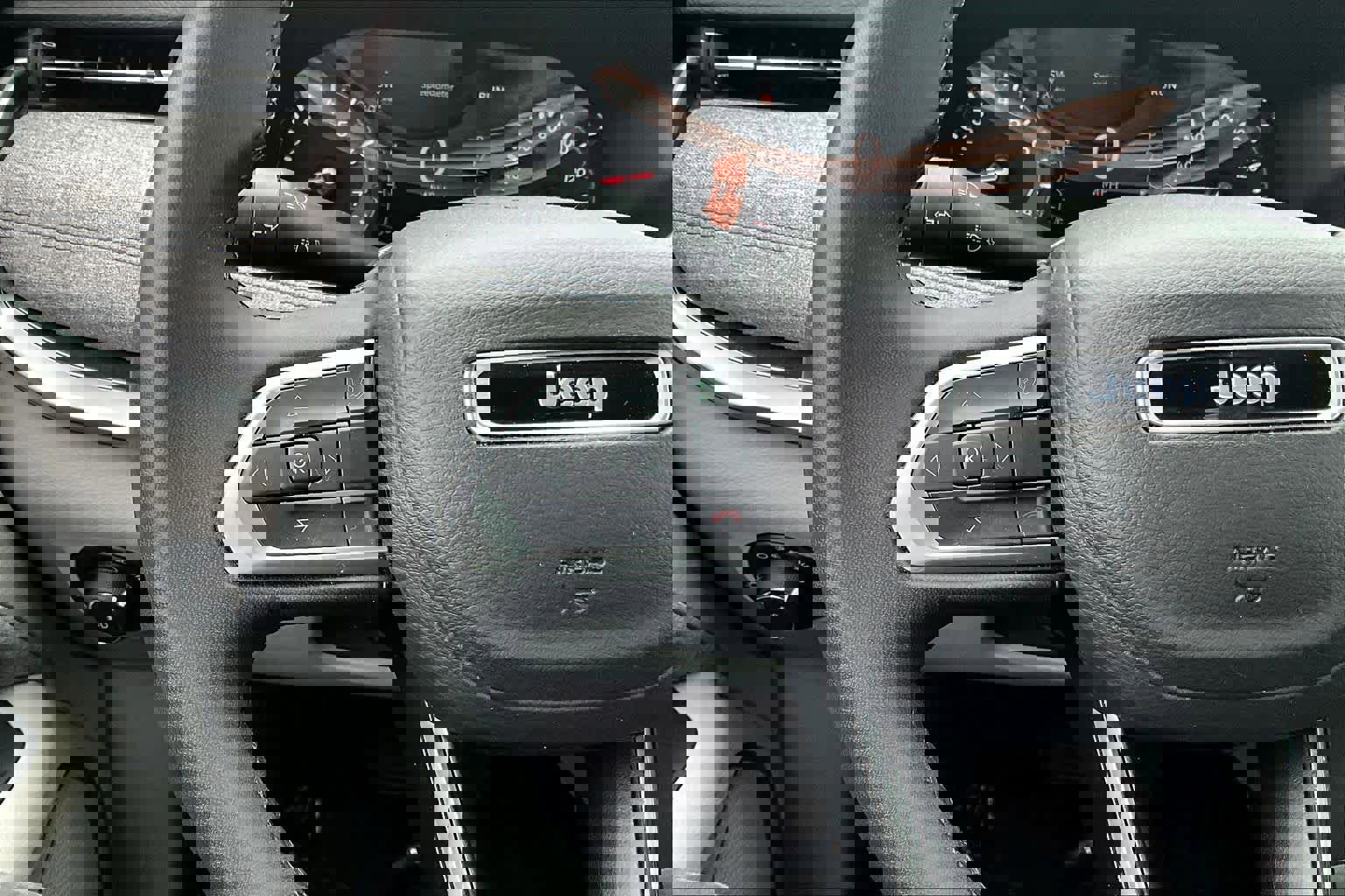 Used 2024 Jeep Compass Latitude image 31