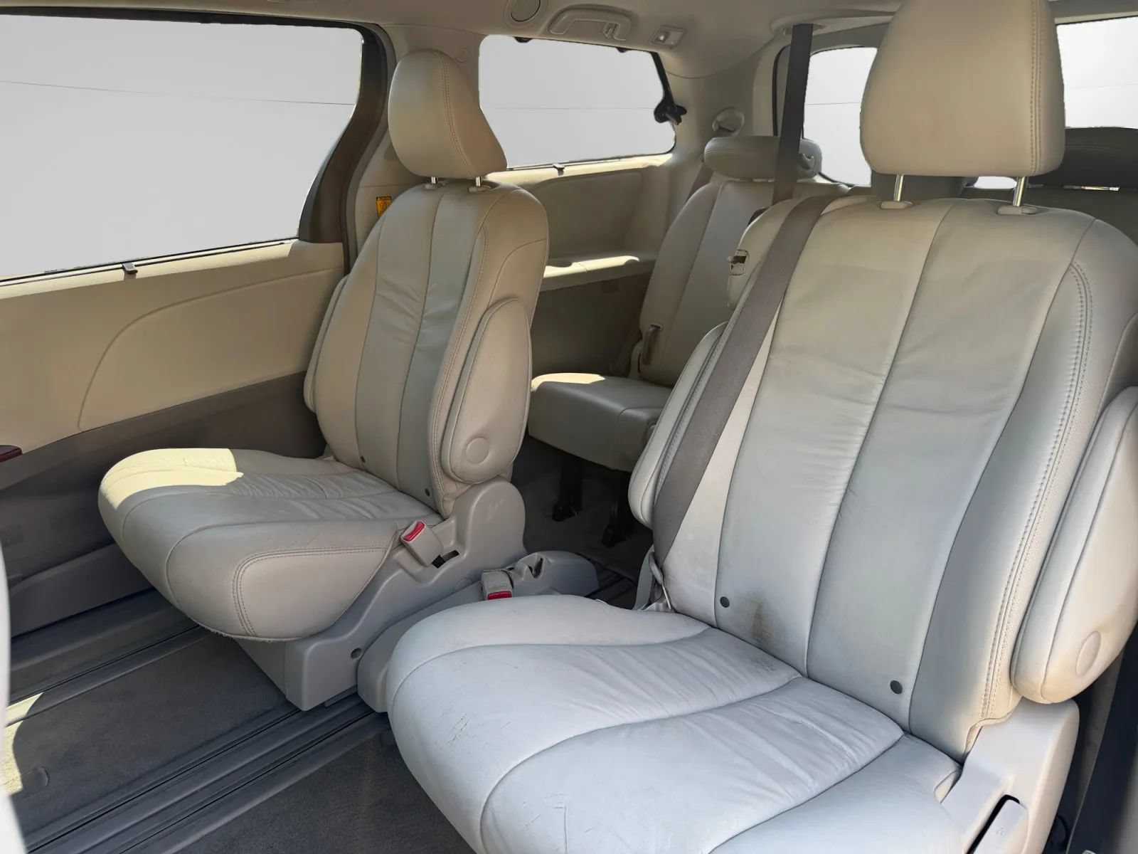 Used 2011 Toyota Sienna XLE w/ Entertainment Pkg FWD image 13