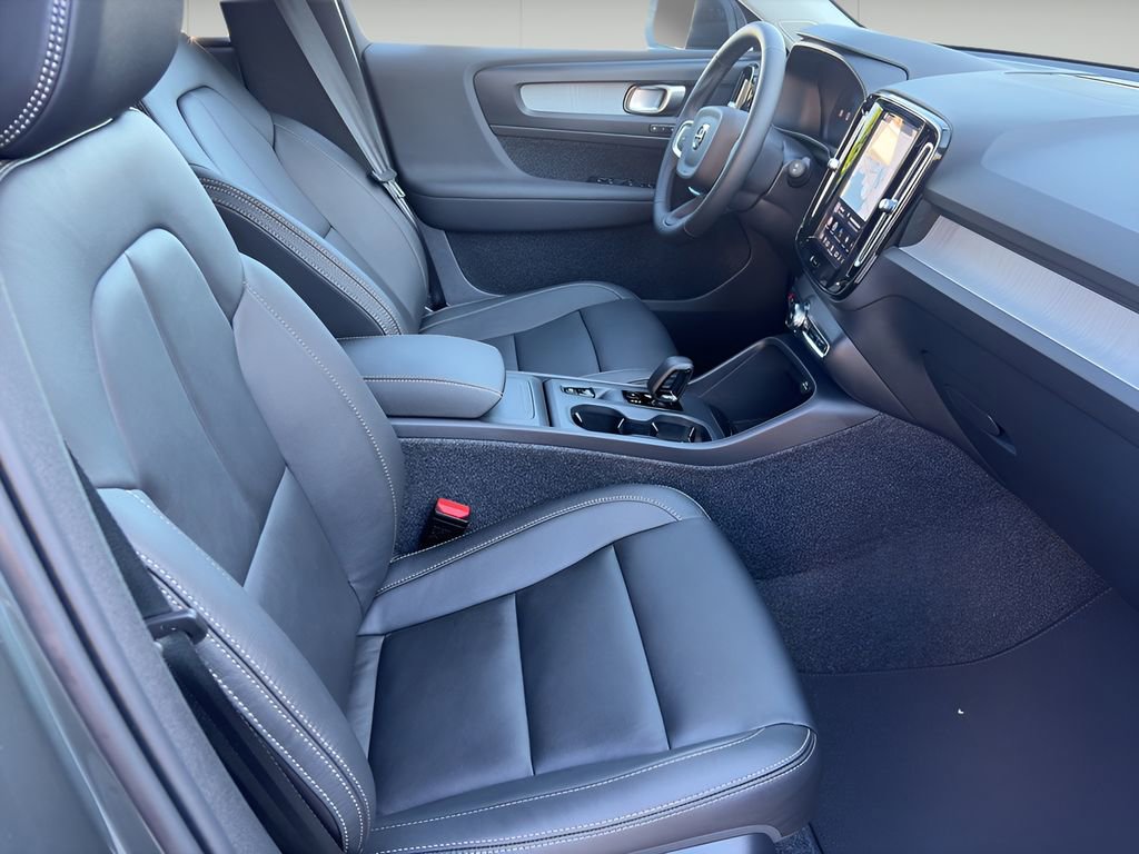 New 2026 Volvo XC40 B4 Core w/ Protection Package FWD image 15
