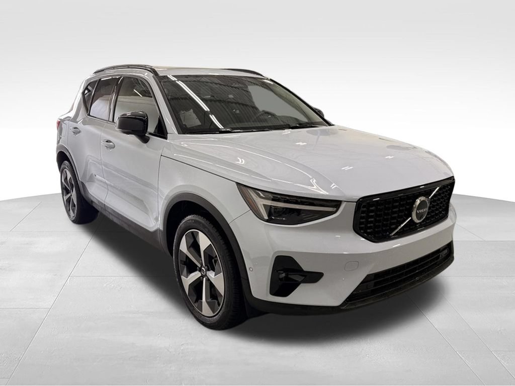 Used 2026 Volvo XC40 B5 Plus AWD/4WD image 7