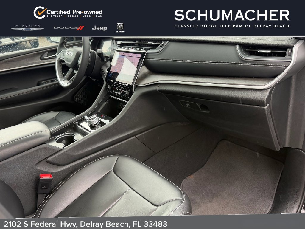 Used 2025 Jeep Grand Cherokee Limited w/ Black Appearance Package AWD/4WD image 15