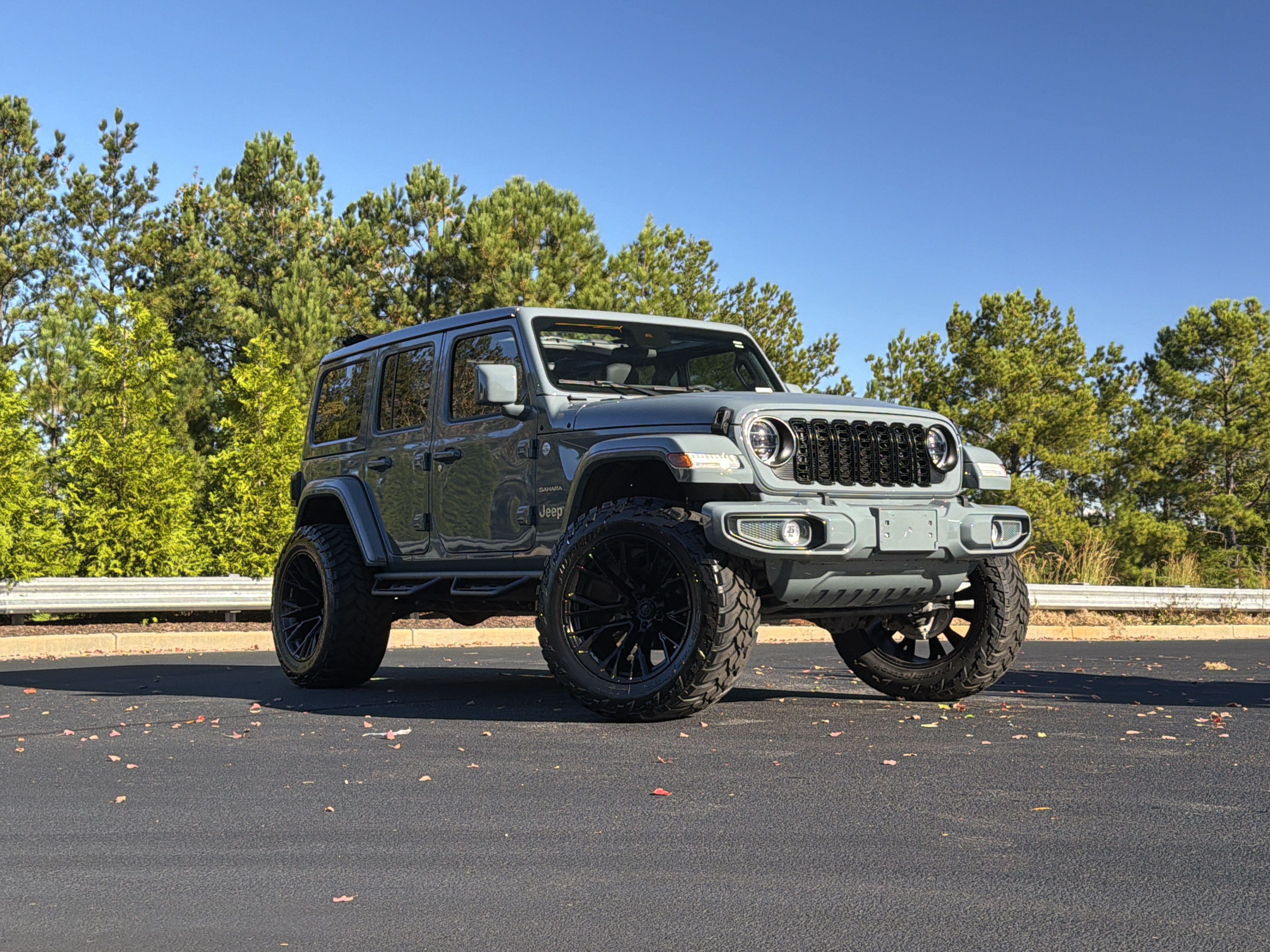 Used 2024 Jeep Wrangler Unlimited Sahara AWD/4WD image 2