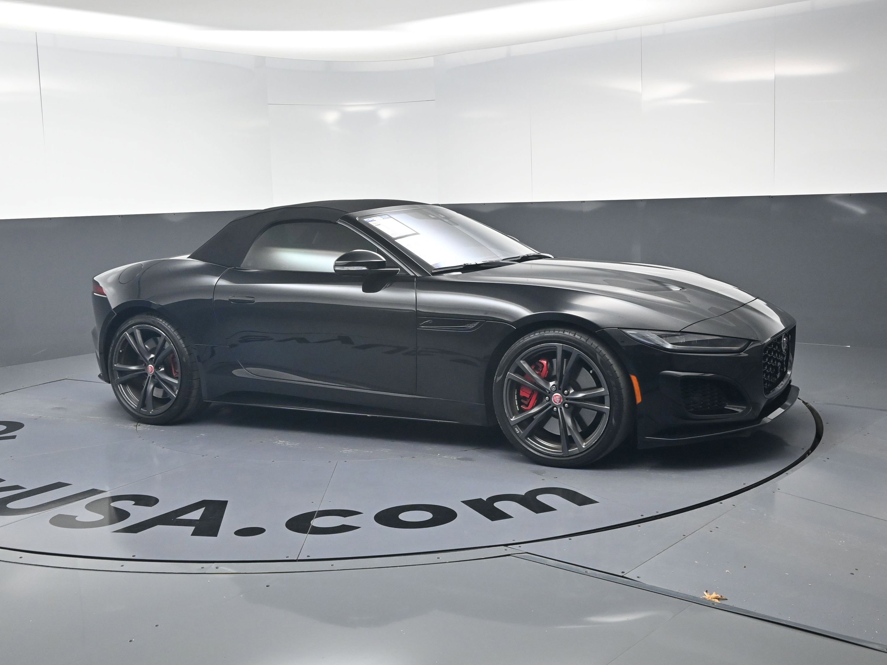 Used 2021 Jaguar F-TYPE R image 2