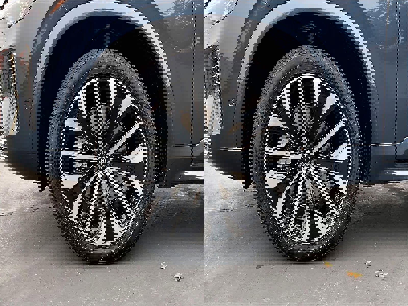 New 2026 Volvo XC90 B5 Plus w/ Protection Package image 14