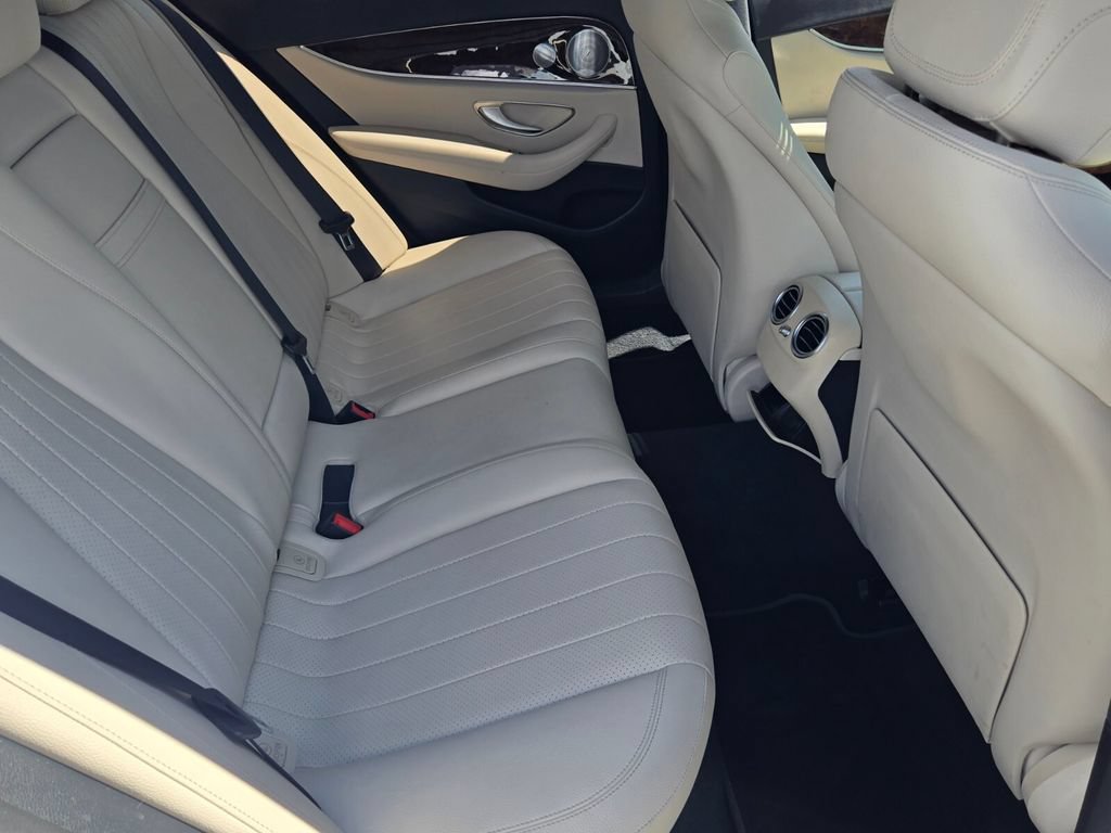 Used 2020 Mercedes-Benz E 350 Sedan image 16