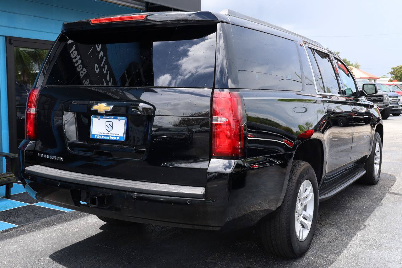 Used 2016 Chevrolet Suburban LT RWD image 4