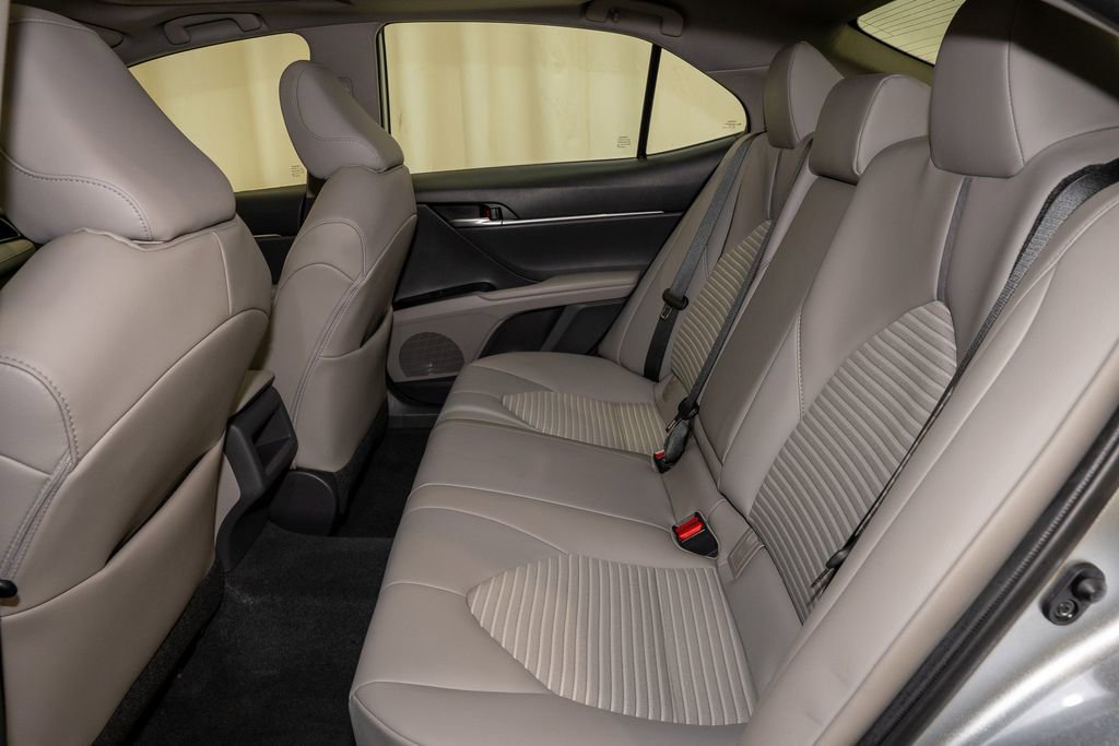 Used 2020 Toyota Camry SE image 7