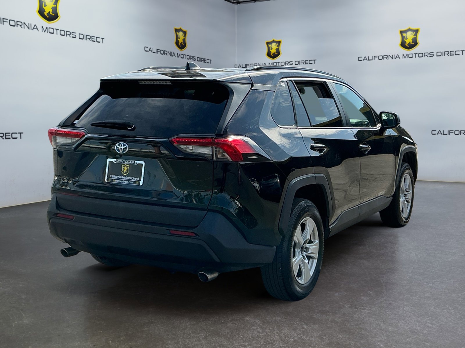 Used 2021 Toyota RAV4 LE image 5