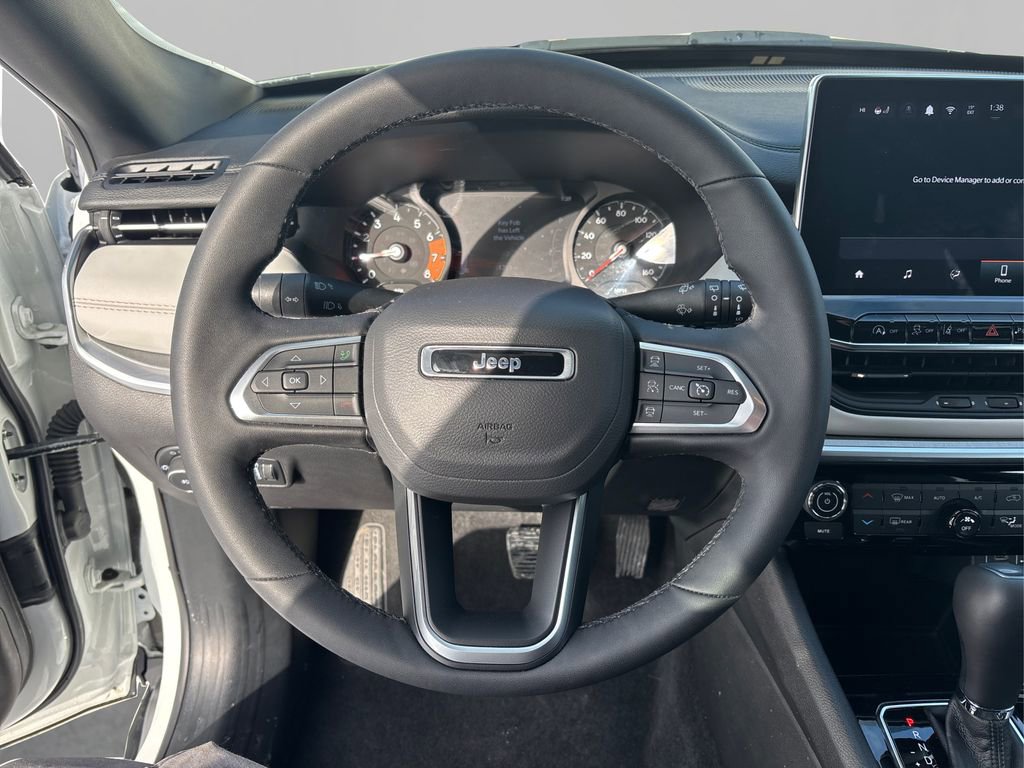 Used 2025 Jeep Compass Limited image 23