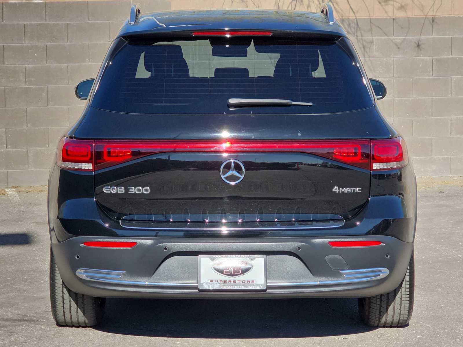 Used 2022 Mercedes-Benz EQB 300 4MATIC w/ Exclusive Package image 8