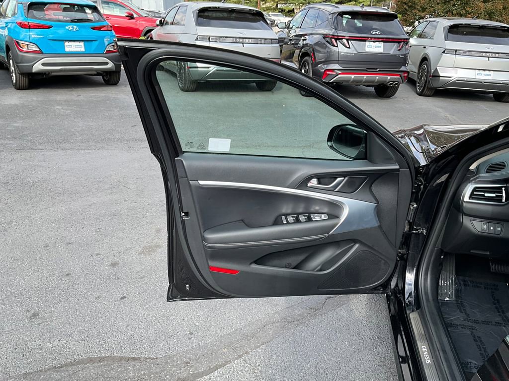 Used 2025 Genesis G70 2.5T image 41