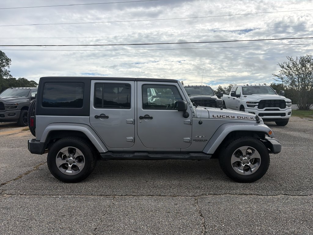 Used 2017 Jeep Wrangler Unlimited Sahara w/ Connectivity Group AWD/4WD image 7