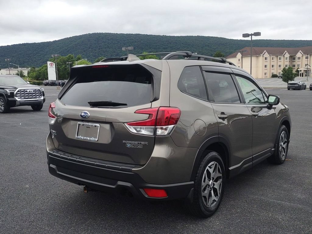 Used 2021 Subaru Forester Premium AWD/4WD image 7