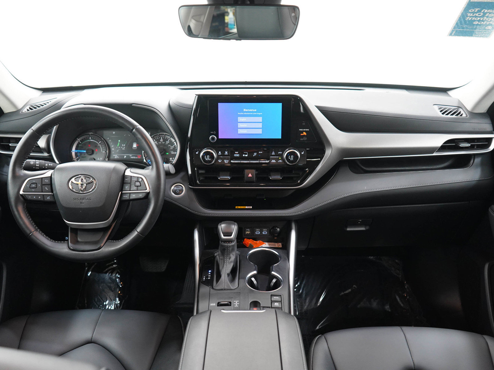 Used 2025 Toyota Highlander XLE AWD/4WD image 14