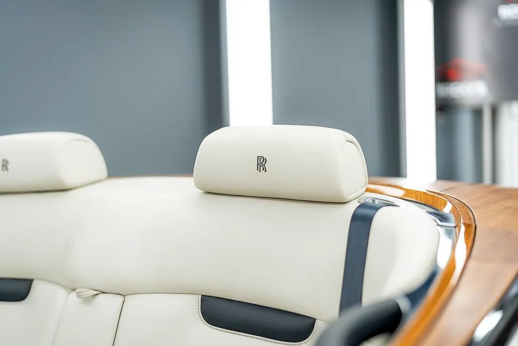 Used 2010 Rolls-Royce Phantom Drophead Coupe RWD image 29
