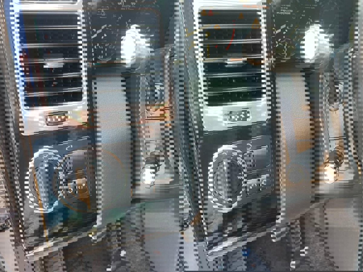 Used 2012 Land Rover Range Rover Supercharged image 11