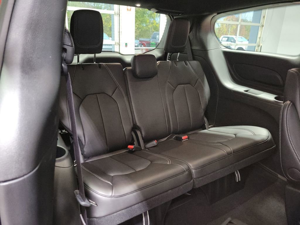 New 2026 Chrysler Pacifica Select AWD/4WD image 9